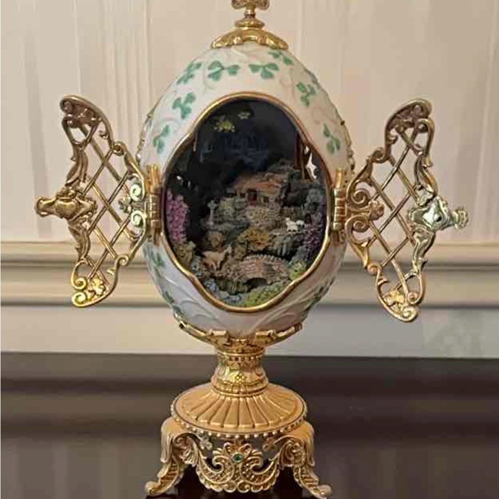 Franklin Mint "Emerald Isle" collector egg with miniature diorama.
